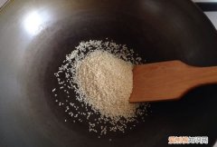 芝麻糖怎么做，麦芽糖黑芝麻核桃糕的做法