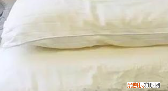 枕头发黄如何清理，枕头芯发黄怎么洗掉
