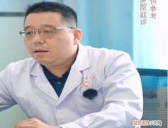 玩手机正确姿势远离腱鞘炎,年轻人玩手机腱鞘炎