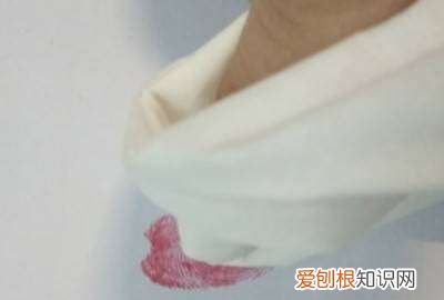 书籍上的印泥怎样去掉，如何把白纸上的红色印泥去掉