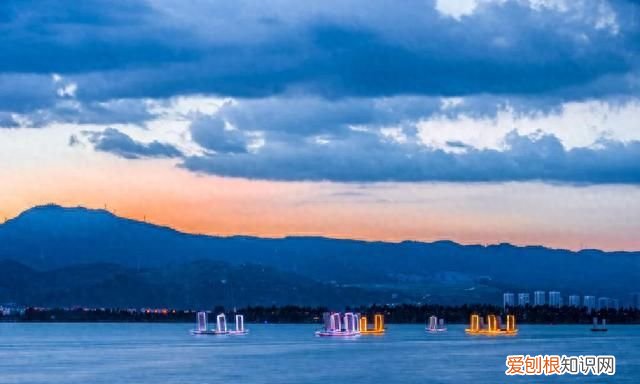 落日尤其温柔 人间皆是浪漫是什么意思