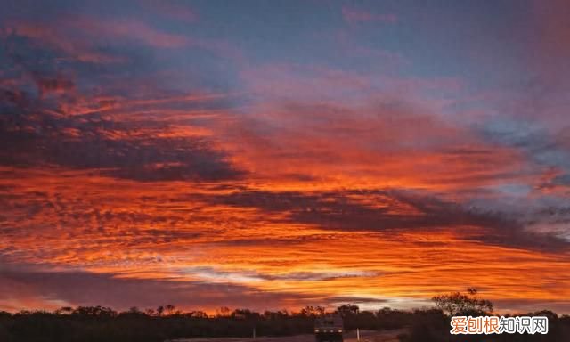 落日尤其温柔 人间皆是浪漫是什么意思