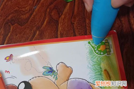 点读笔如何使用，仁爱英语通原配点读笔怎么用