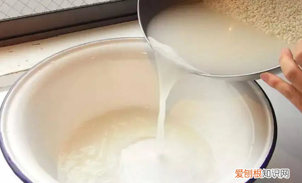 白鞋怎么洗干净,最有效的洗白鞋方法小苏打