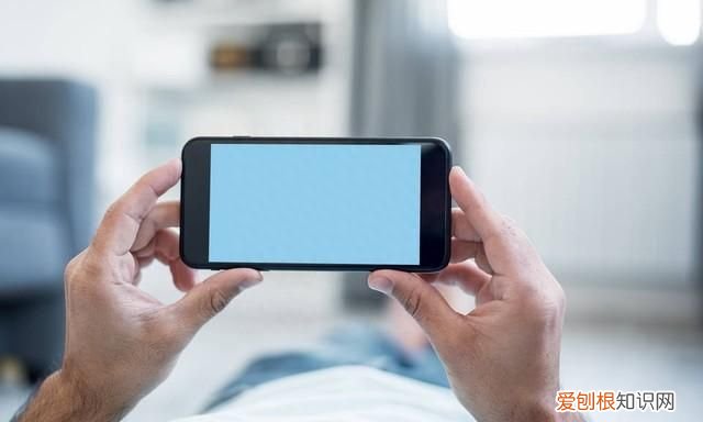 苹果手机阳光下看不清屏幕怎么办