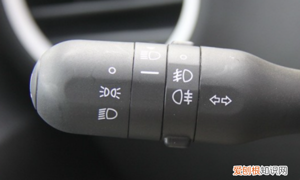 远近光灯交替怎么操作，车辆远近光交替怎么操作