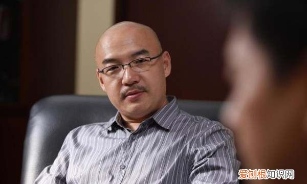 贵人不顶重发下一句是什么，有老话说：“贵女不顶千金发”