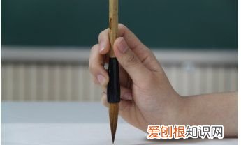 练书法时应该怎样拿毛笔，怎样握毛笔才是正确的视频