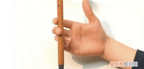 练书法时应该怎样拿毛笔，怎样握毛笔才是正确的视频