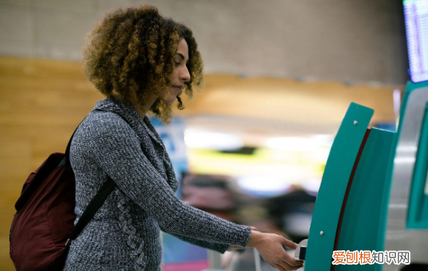 飞机如何选择靠窗,网上选飞机票怎么选靠窗户的波音737