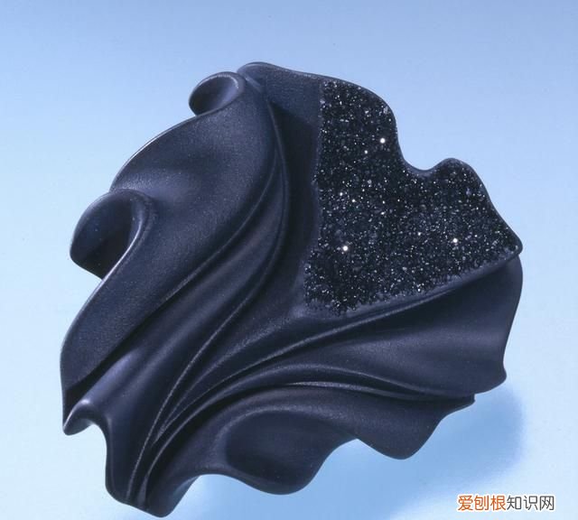 不同结婚周年对应的纪念宝石你知道吗