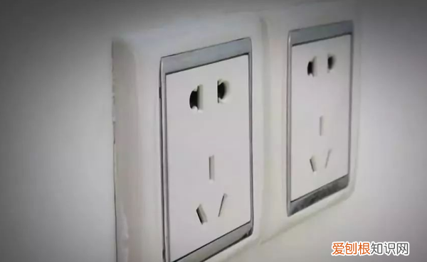 插头怎么区分火线，两空插座哪边是火线哪边是零线