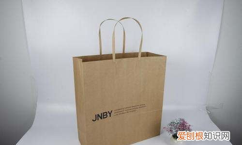 手提纸袋做收纳盒，如何用一个牛皮纸袋变成收纳盒