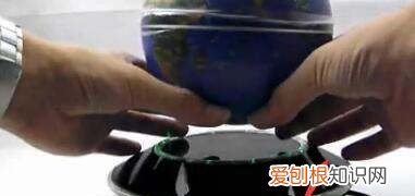悬浮地球仪怎么放上去，磁悬浮工艺品是怎么放上去的