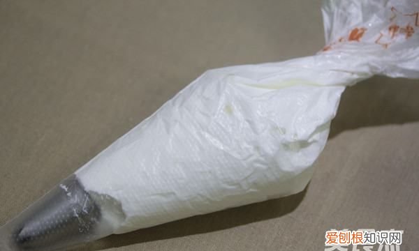 用烤箱弄蛋白糖的做法，DIY蛋白糖怎么做好吃又简单