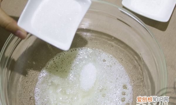 用烤箱弄蛋白糖的做法，DIY蛋白糖怎么做好吃又简单