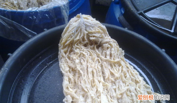 做腊肠的肠衣是什么肠，香肠外面的肠衣是什么做的能吃吗