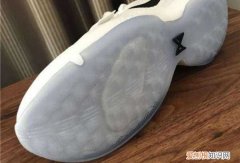 如何清理水晶鞋底，水晶鞋底可以水洗吗