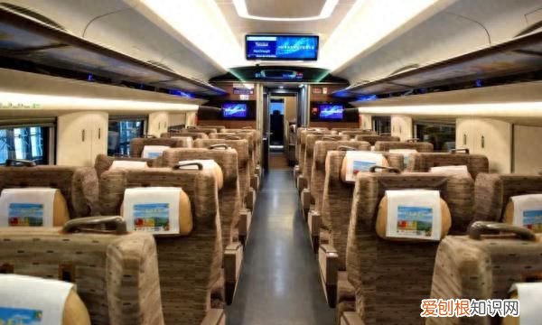 火车上哪些可以充电的地方 火车上这些地方可以充电