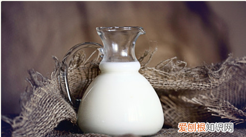 中年人喝什么牛奶好，50岁喝什么牛奶好还是喝奶粉好