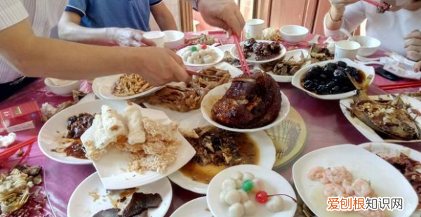 上菜的顺序及讲究什么，在饭店吃饭上菜的次序有什么讲究么