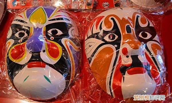 唱黑脸是什么意思，一个唱黑脸一个唱红脸是什么意思啊