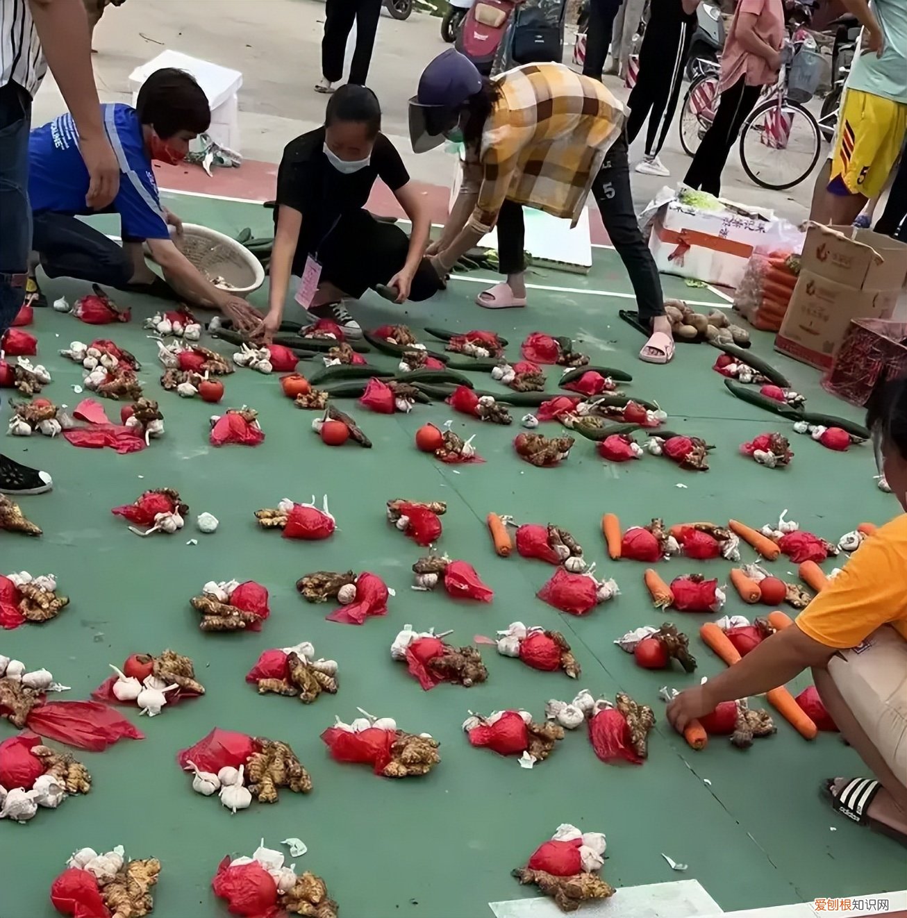 官方回应村民每人领3片菜叶1块猪肉，对于这样的做法网友表示：很公平！