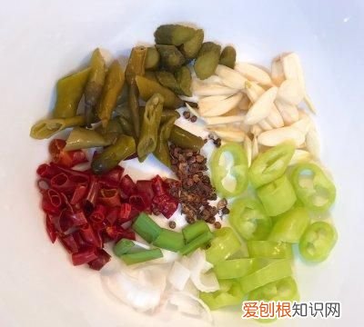 年夜饭高端大气菜谱泡鸡爪,年夜饭必备的酸辣无骨鸡爪