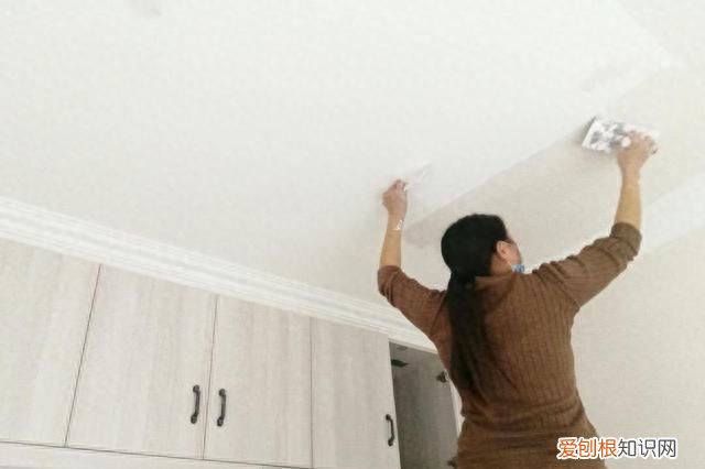 屋顶刮大白手法教程全过程 刮大白的手法教程全过程