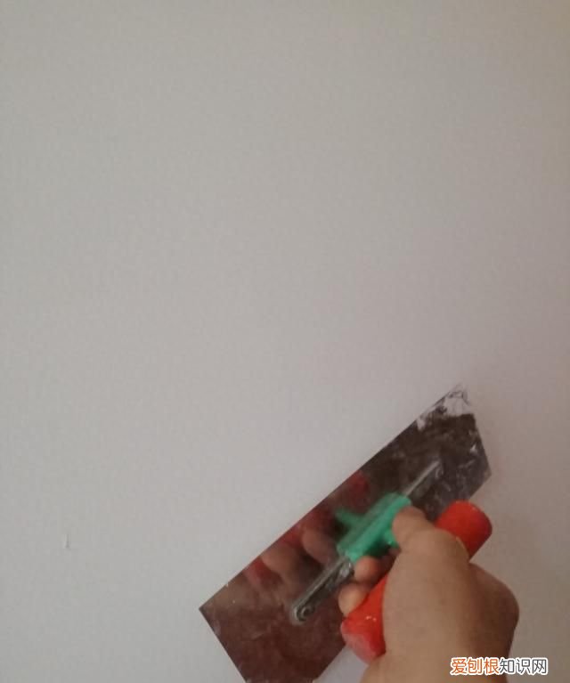 屋顶刮大白手法教程全过程 刮大白的手法教程全过程