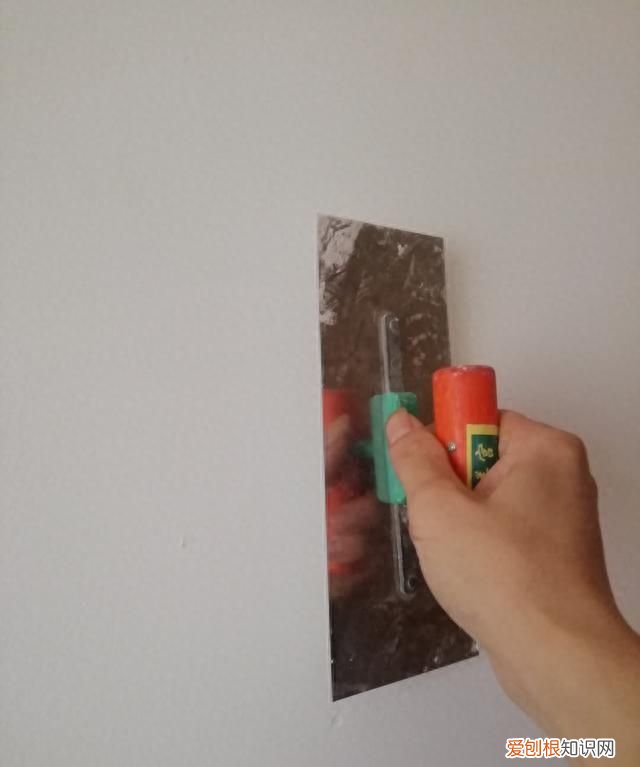 屋顶刮大白手法教程全过程 刮大白的手法教程全过程