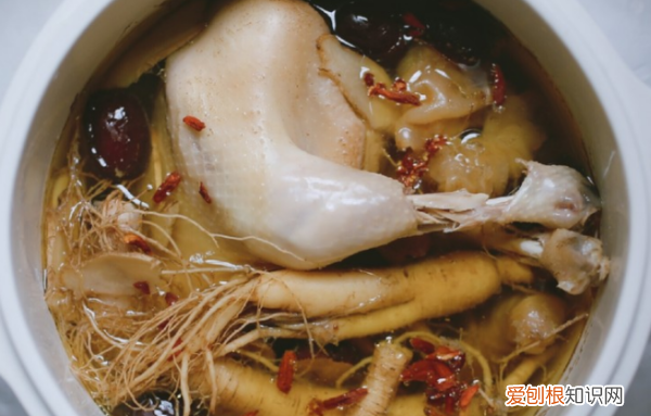 母鸡炖什么好吃又营养,老母鸡炖什么好吃又有营养价值孕妇吃