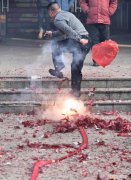 结婚头一天为啥放鞭炮，起初婚礼上放鞭炮是为什么