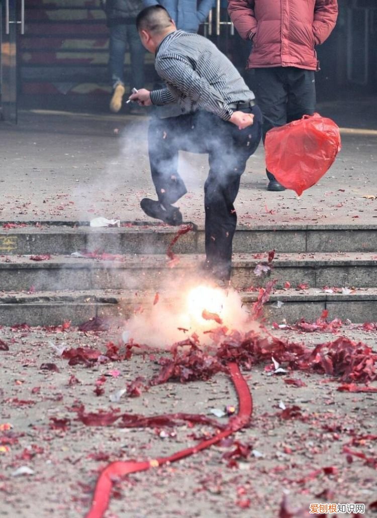 结婚头一天为啥放鞭炮，起初婚礼上放鞭炮是为什么