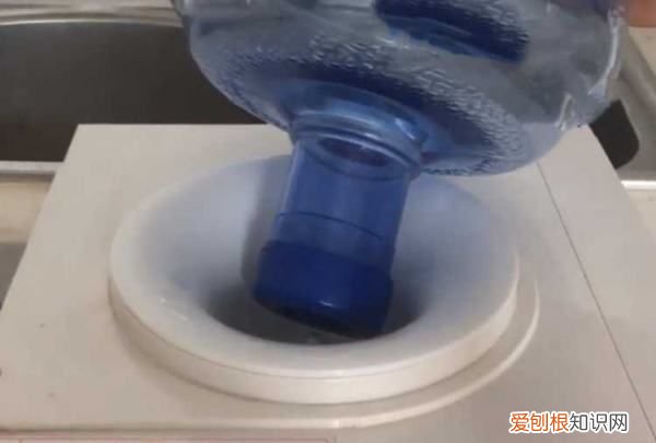 如何打开矿泉水瓶盖