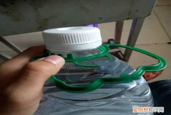 如何打开矿泉水瓶盖