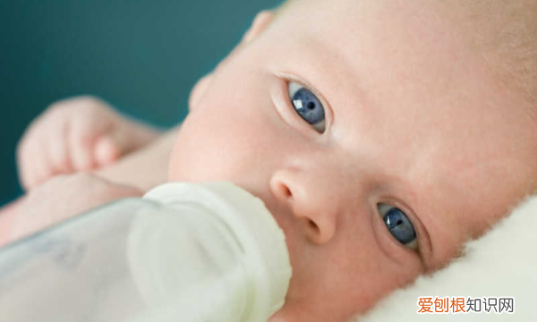 冲的奶粉没喝完能放多久,冲好的婴儿奶粉放多久就不能喝了