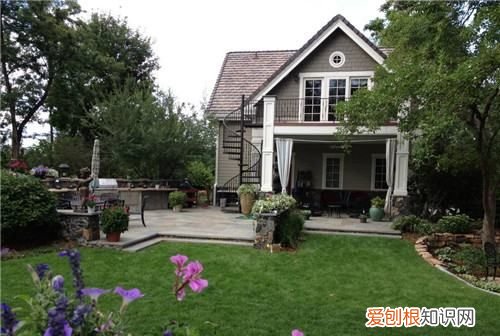 别墅庭院内哪些算违建，别墅违章建筑的界定与处理部门