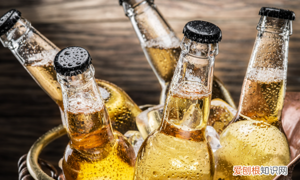 白帆布鞋怎么洗不发黄,白色帆布鞋发黄了怎么洗才会白一点