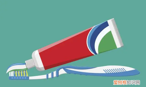 白帆布鞋怎么洗不发黄,白色帆布鞋发黄了怎么洗才会白一点