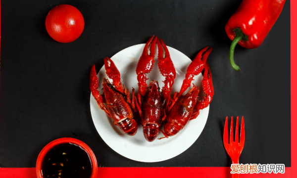 用什么钓小龙虾，小龙虾拿什么钓最好