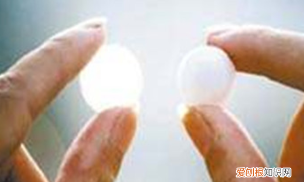 樟脑丸能防治蟑螂，樟脑丸可以防蟑螂不