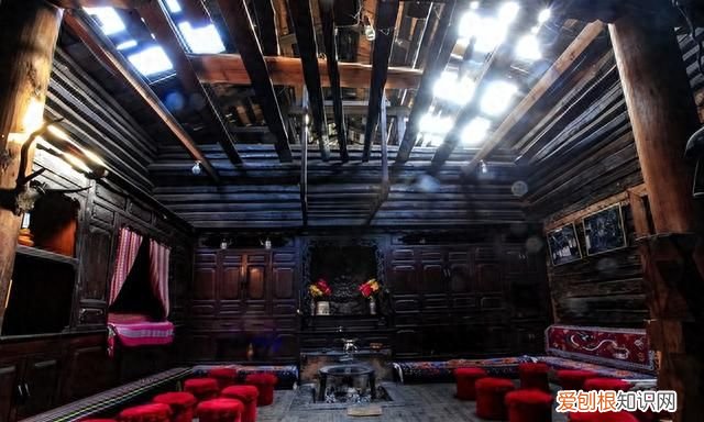 被称为东方女儿国的湖是哪个湖