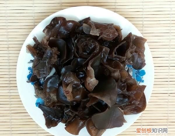 油菜炒肉怎么做，木耳鸡蛋炒肉片的家常做法