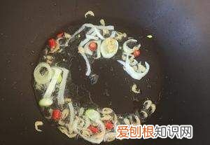 油菜炒肉怎么做，木耳鸡蛋炒肉片的家常做法