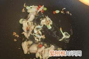 油菜炒肉怎么做，木耳鸡蛋炒肉片的家常做法