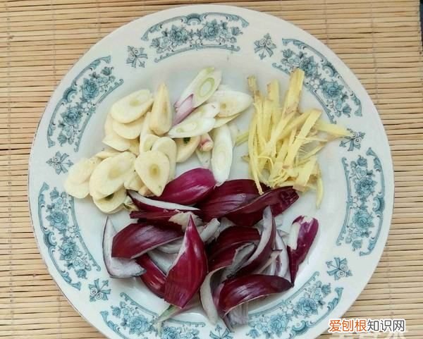 油菜炒肉怎么做，木耳鸡蛋炒肉片的家常做法