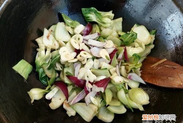 油菜炒肉怎么做，木耳鸡蛋炒肉片的家常做法