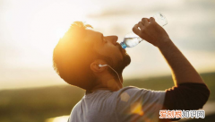 一人一天喝多少水为标准