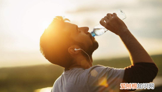 一人一天喝多少水为标准